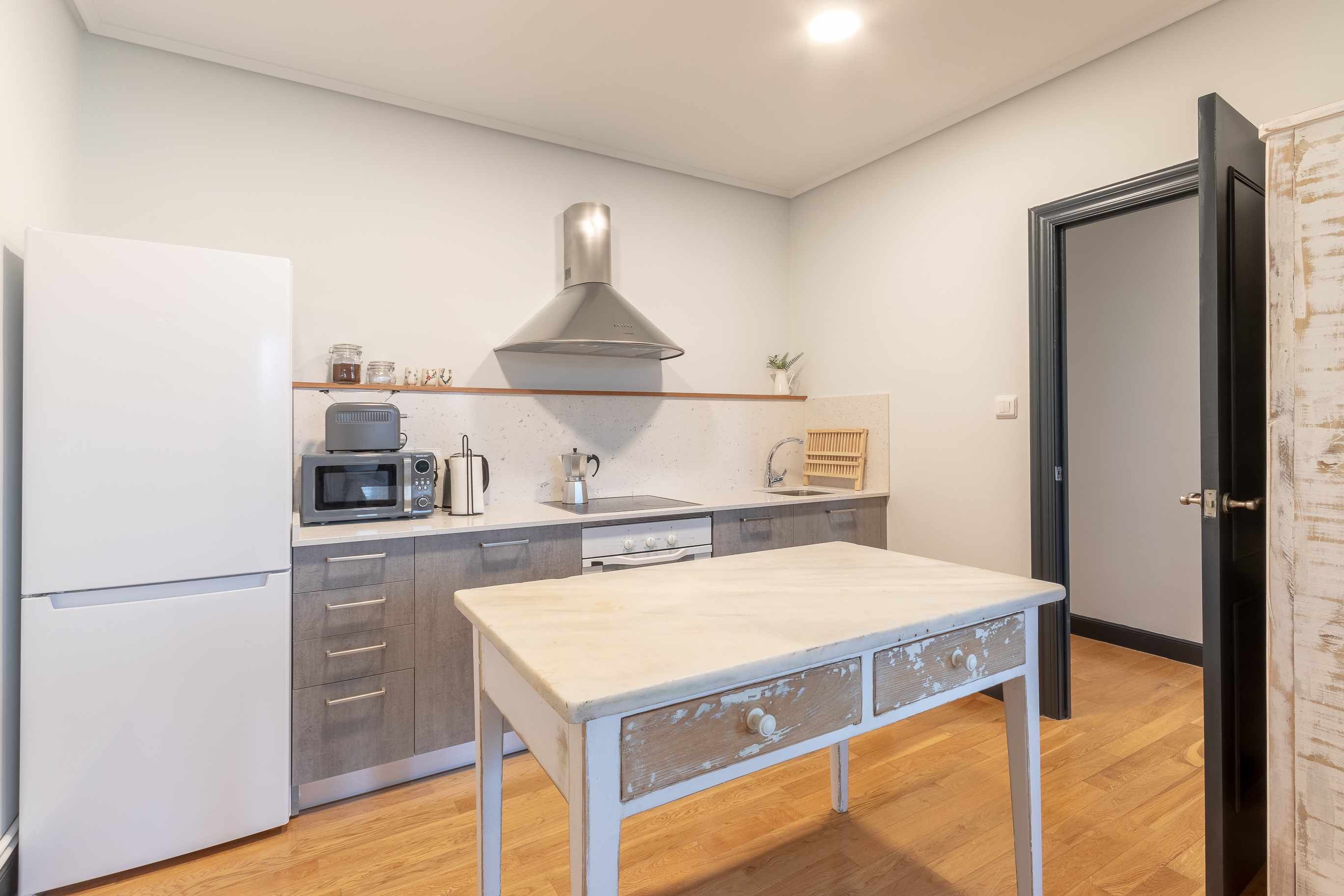 Réfrigérateur, micro-ondes, four, lave-vaisselle