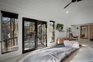 1 bedroom, desk, WiFi, bed sheets