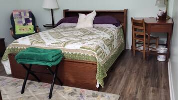 3 chambres, bureau, fer et planche Ă repasser, lit parapluie