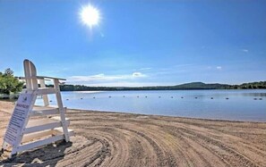 Beach nearby, sun-loungers, beach towels