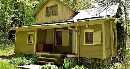 Fish the "Little J" / Cozy Cottage convenient to Juniata College & Penn State