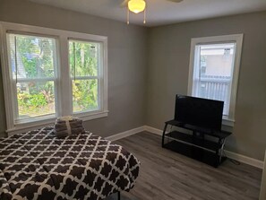 3 bedrooms, desk, free WiFi, bed sheets