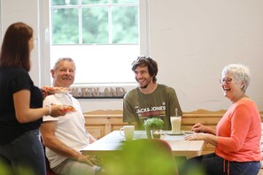 Dining - Familienzimmer - Pension Waldsauna (Arnsberg)