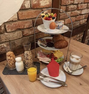 Unclassified image, 4 of 24, button