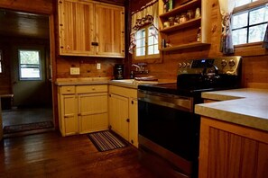 Fridge, microwave, oven, stovetop - Weisel Cabin - Nostalgic Cabin located within walk (La Pointe)