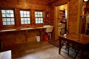 Dining - Weisel Cabin - Nostalgic Cabin located within walk (La Pointe)