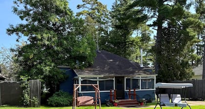 Weisel Cabin - Nostalgic Cabin located within walking distance of Downtown La Pointe!