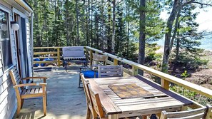 Outdoor dining - Finn McCool 200 Feet of Sand Beach (La Pointe)