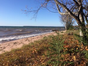 Beach - Finn McCool - 200 Feet of Sand Beach just steps away! (La Pointe)