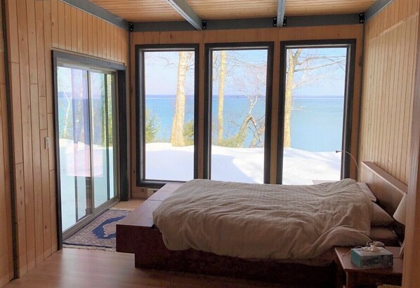 3 bedrooms, WiFi, bed sheets - Feeling Superior - Cliffside Home with Amazing Lake Superior Views! (La Pointe)