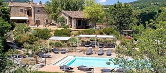 Villa Cenobio E: A characteristic and welcoming apartment that is part of an ancient country house made of stone, with Free WI-FI.