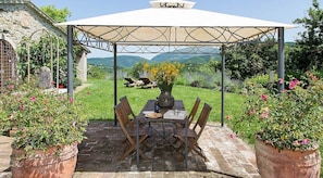 تناول الطعام بالخارج