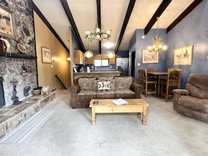 Fireplace - Pachanga - B4 - Recentely Renovated (Ruidoso)