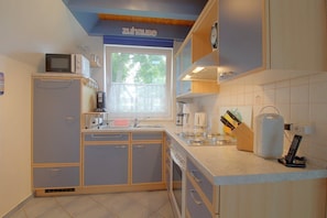 Kühlschrank, Mikrowelle, Ofen, Geschirrspüler