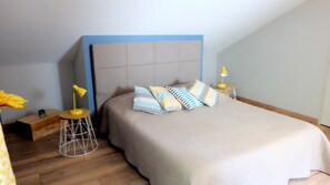 5 quartos, ferros/tábuas de passar roupa, berço de viagem