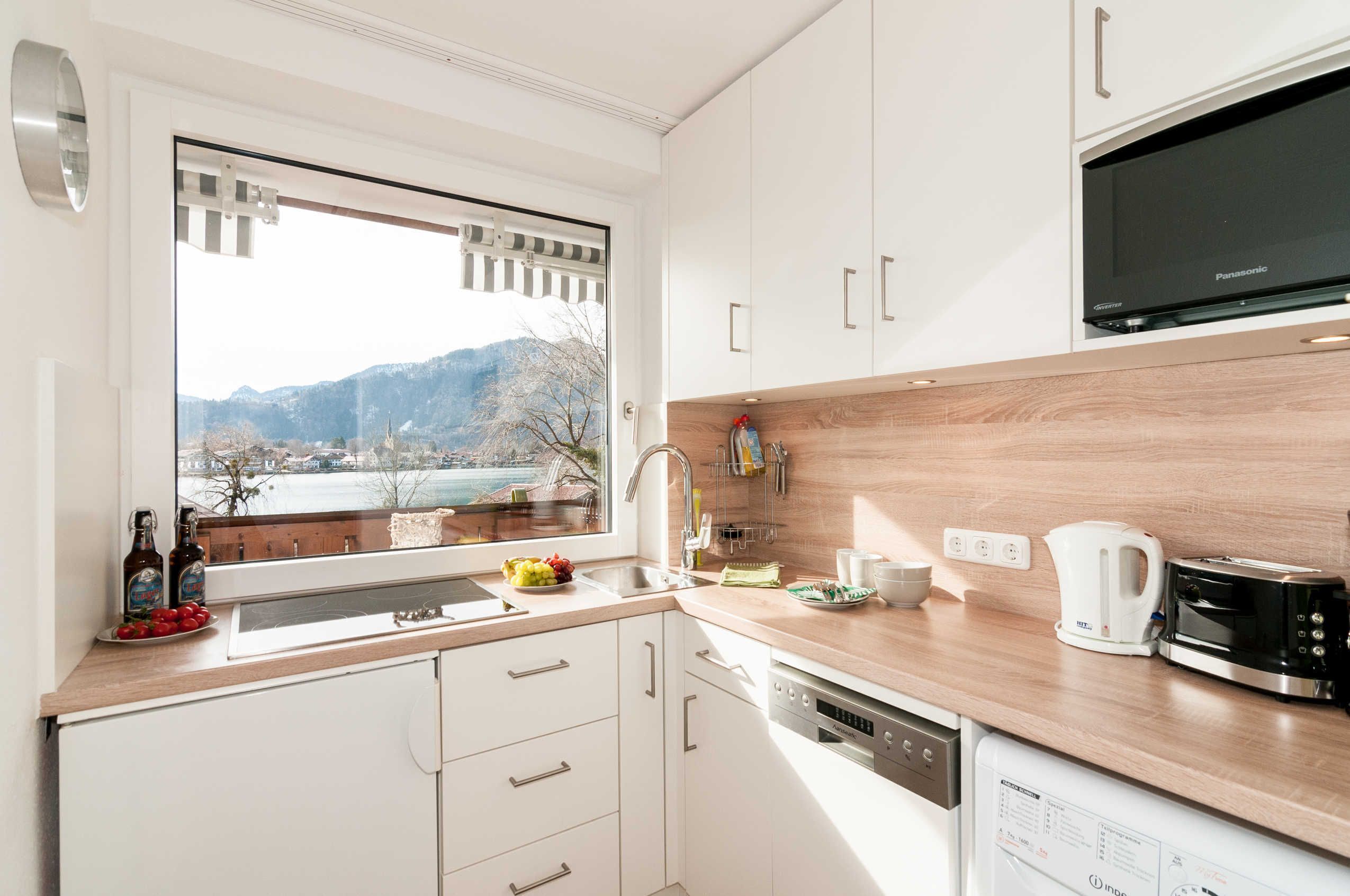 Réfrigérateur, micro-ondes, lave-vaisselle, cafetière/bouilloire