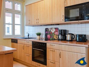 Kühlschrank, Mikrowelle, Ofen, Geschirrspüler