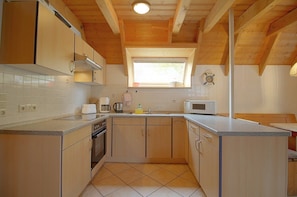 Kühlschrank, Mikrowelle, Ofen, Geschirrspüler