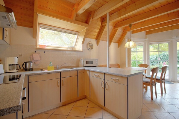 Kühlschrank, Mikrowelle, Ofen, Geschirrspüler