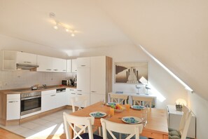 Kühlschrank, Mikrowelle, Ofen, Geschirrspüler