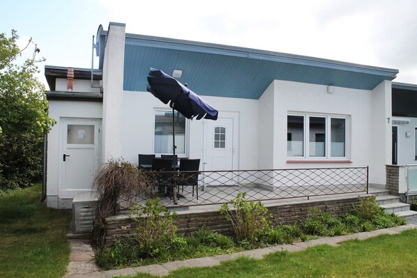 Unclassified image, 1 of 19, button