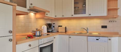 Réfrigérateur, micro-ondes, four, lave-vaisselle