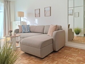 Unclassified image, 3 of 6, button