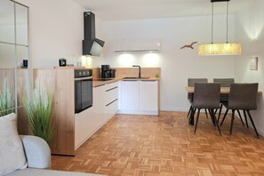 Fridge, oven, dishwasher, coffee/tea maker