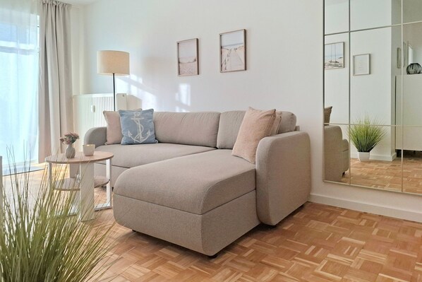 Unclassified image, 1 of 6, button