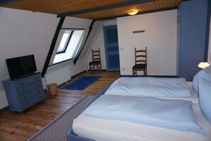 2 bedrooms, desk, travel crib, WiFi