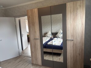 2 Schlafzimmer, Zimmersafe, Bügeleisen/Bügelbrett, Reisekinderbett
