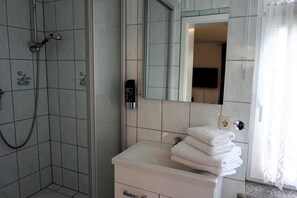 Hårtørrer, håndklæder, Sæbe, Toiletpapir