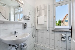 Hårtørrer, håndklæder, Sæbe, Toiletpapir