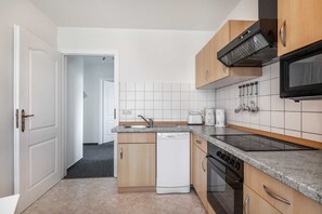 Kühlschrank, Mikrowelle, Ofen, Geschirrspüler