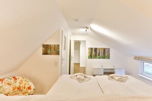 3 bedrooms, WiFi, bed sheets