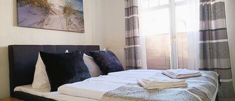 2 bedrooms, travel cot, WiFi, bed sheets