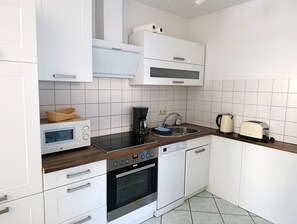 Køleskab, mikrobølgeovn, ovn, opvaskemaskine