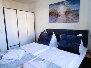 2 bedrooms, travel cot, WiFi, bed sheets