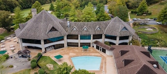 Dog-Friendly Lodge, Open Floorplan, Mins to Silver Dollar City, Golf On Site