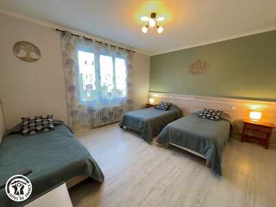 Accessible Farmhouse with Garden and Terraces, Near Vélo Rail and St Gilles