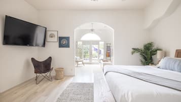 2 bedrooms, travel cot, WiFi