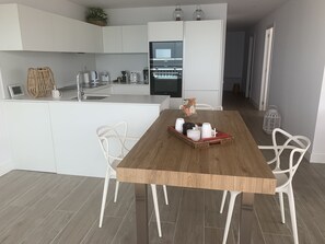 Fridge, microwave, oven, stovetop - Air-conditioned corner apartmentSplendid views.FREE WIFI. ON THE BEACH 🏖️. (Platja d'Aro)