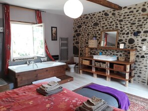 3 habitaciones, cuna de viaje, wifi y ropa de cama 