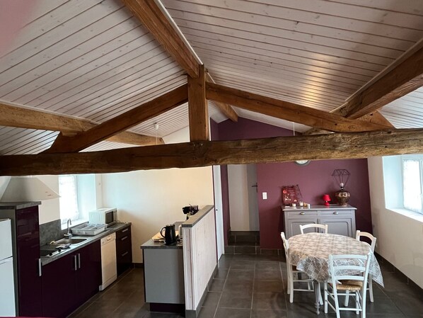 Kühlschrank, Mikrowelle, Ofen, Geschirrspüler