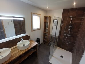 Een douche, een haardroger