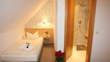 1 Schlafzimmer, Schreibtisch, WLAN, Bettwäsche