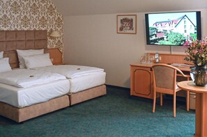 1 bedroom, desk, WiFi, bed sheets - Duroc double room - Hotel Marschall DuRoc**** (Markersdorf)