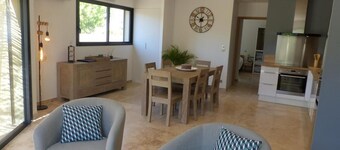 VILLA VACANCES 4 ETOILES 6 PERS AVEC PISCINE CHAUFFEE EN PROVENCE