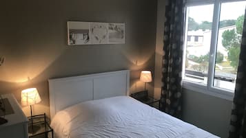 2 makuuhuonetta, silitysrauta/-lauta