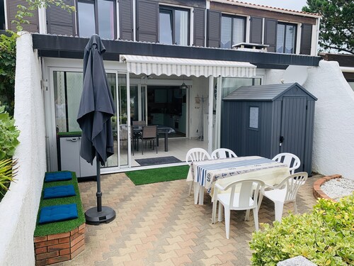 House for rent 200 meters from the beach, close to shops.